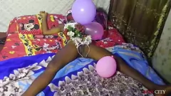 Reproducir Regalo Sorpresa de Navidad: Adolescente flaca ofrece coño mojado a su ex y termina con un explosivo bukkake cumfest