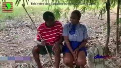 Reproducir Juliet Simeon, la chica caliente, es follada por un granjero en el monte con una gran polla negra en una escena de creampie interracial al aire libre