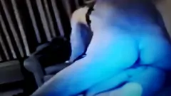 Abspielen Diese MILF-Frau lutscht gerne große Schwänze und ist eine Hure mit riesigen Titten