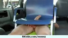 Abspielen Verrückte junge Leute ficken am Mittag in der Öffentlichkeit auf der Xxx-Straße