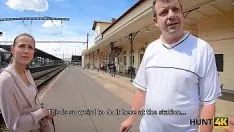 Redare Fute in gara o actrita porno care este foarte dorita de pula