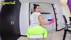 Menajera face xxx cu seful ei preferat la el acasa