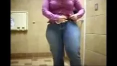 Jouer Moglie scopata in bagno e nella vasca da bagno