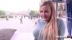 Redare Adolescenta Blonda Care Se Fute Pentru Prima Data In Public