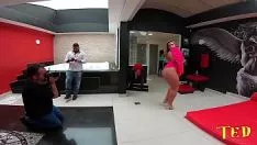 Afspelen Rebecca Santos maakt pornofilms met meerdere mannen met seks