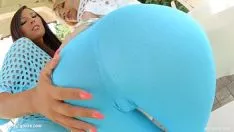 Abspielen xxx Pornofilme mit einem Amerikaner, der seine Herrinnen fickt