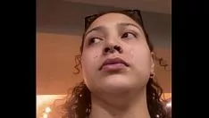 Jouer Clip rumena con Ioana intrappolata nel magazzino e scopata davanti ad un'altra ragazza