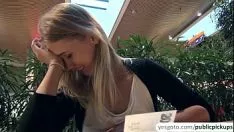 Jouer Una creazione super sexy, calda e bellissima, che vuole succhiare il cazzo e fare sesso con un amico