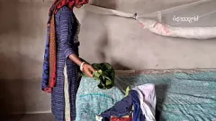 Reproducir Caliente Desi Bhabhi atrapada al aire libre teniendo sexo de juego de roles real con 18 años