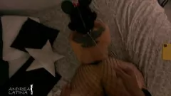 Redare Prietenul poftitor se ia cu o latina curbata in HD in timp ce sotia este plecata