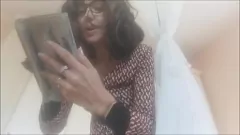 Afspelen Betrapte mijn stiefzoon terwijl hij naar porno keek: een taboe-rollenspelstraf voor een MILF