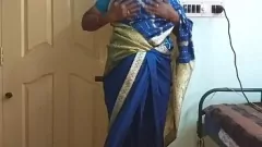 Jouer Desi moglie indiana Vanitha in Blue Saree: masturbazione, grandi tette, figa rasata