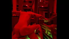 Afspelen Zwoele Cubaanse lesbiennes zetten een X-rated show op