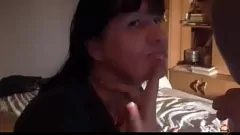 Reproduzir Klaudia Amber Milf Dona de casa chupa pau por dinheiro