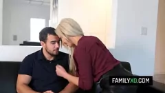 Reproducir Rubia tetona Nina Elle no puede resistir la polla de hijastro - Hardcore Family Taboo Porn