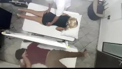 Oynat Çiftin Masajı, karısının buharlı ilişkisine yol açar: Latina Housewife'ın büyük kıçını becerdin
