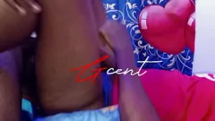Redare Zeița Neagră care se bucură de sesiune intimă de călărie