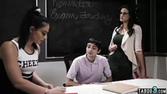 تشغيل يعلم MILF Penny Barber ربيب ربيب أن يسيطر