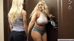 Reproduzir Lesbian Milfs Serene Siren e Jenna Starr em intensa ação de buceta raspada