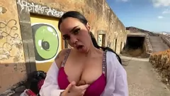 Abspielen Latina Teen gezwungen, im Freien vom Freund zu masturbieren - echter Amateurporno